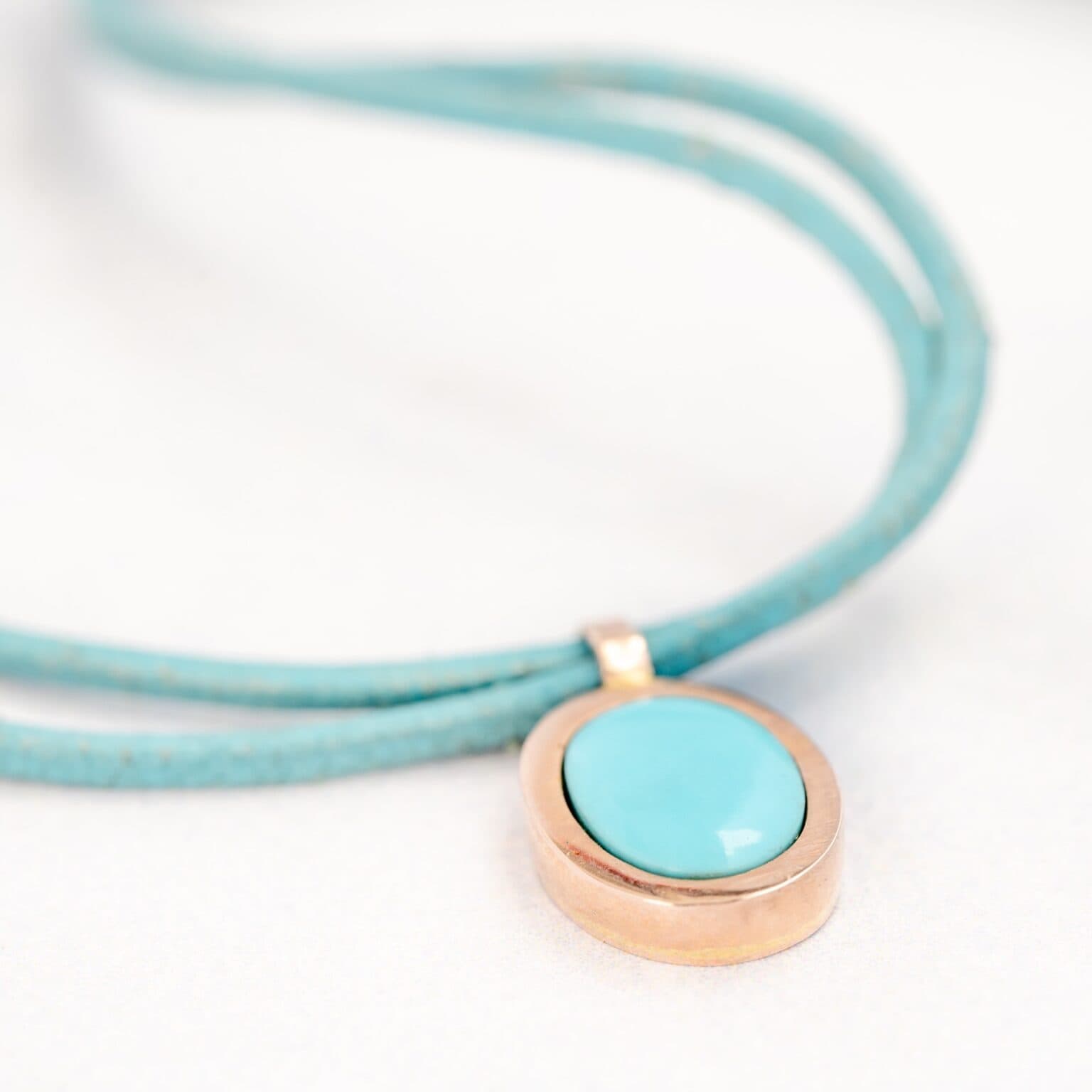 Ketting – goud turquoise met leer