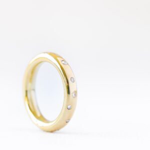 Gouden ring met briljanten.
