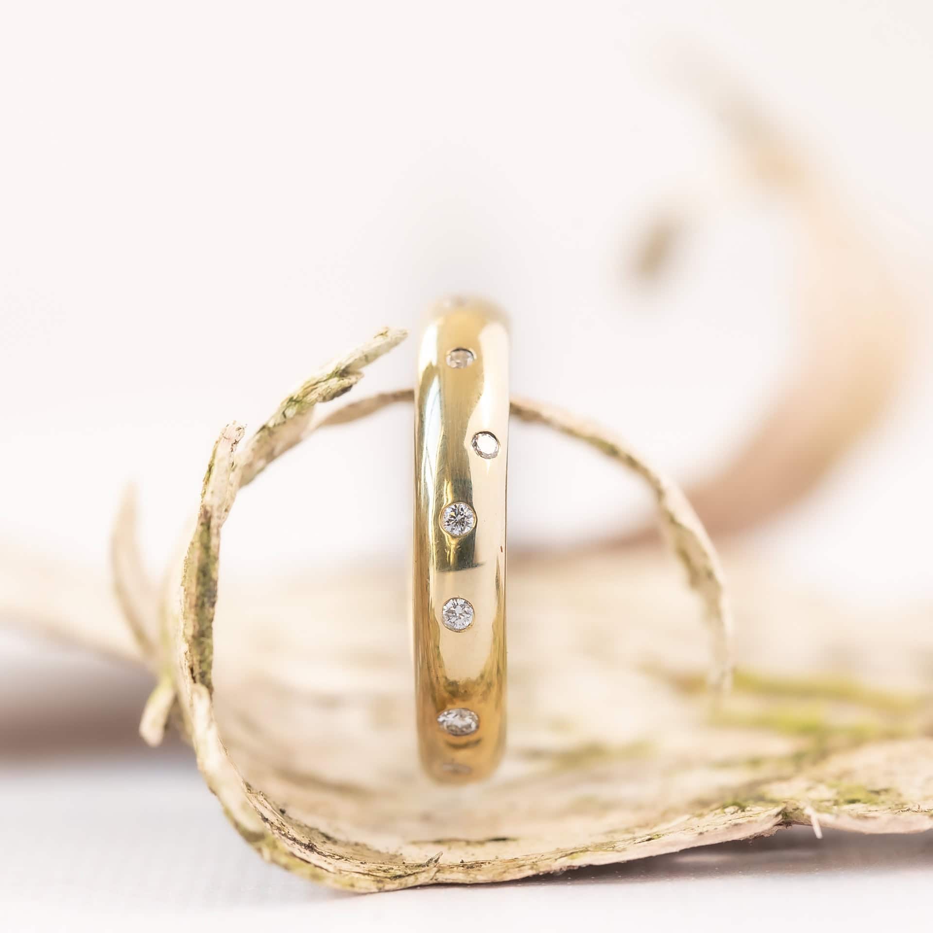 Gouden ring met briljanten. - Afbeelding 3