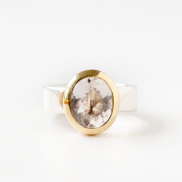 Ring van zilver, 14 karaat geelgoud en morganiet