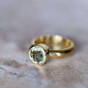 Gouden ring met prasioliet