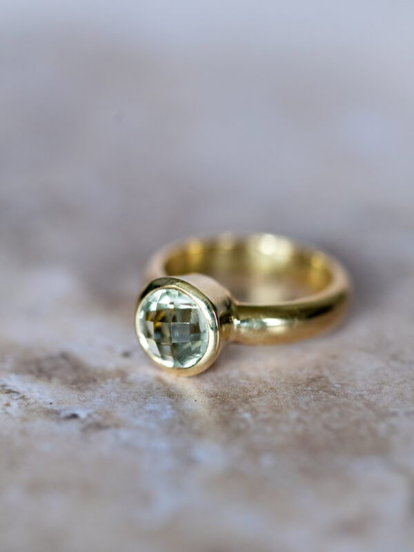 Gouden ring met prasioliet
