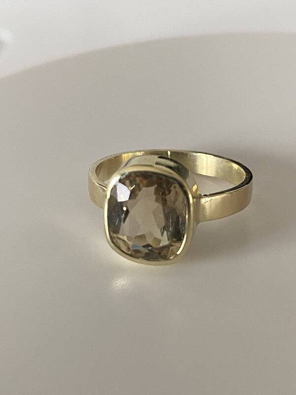 Understated Statement! Gouden ring met gele toermalijn. - Afbeelding 2