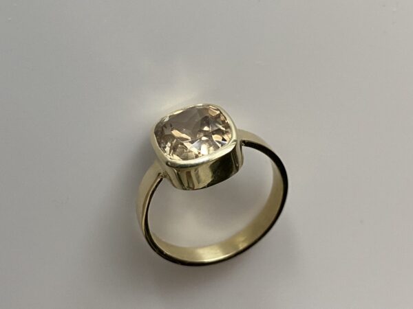 Understated Statement! Gouden ring met gele toermalijn. - Afbeelding 3