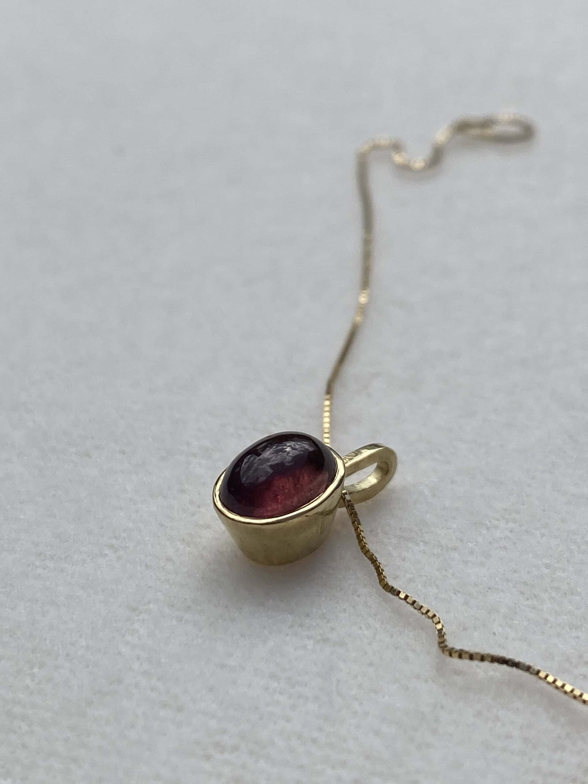 Gouden hanger met pink toermalijn cabochon. - Afbeelding 2