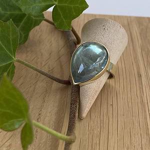 Sky Blue! Gouden ring met topaas.