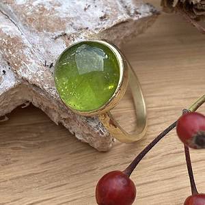 Prachtige peridoot ring voor vreugde en welzijn.