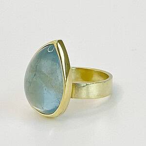 Sky Blue! Gouden ring met topaas.