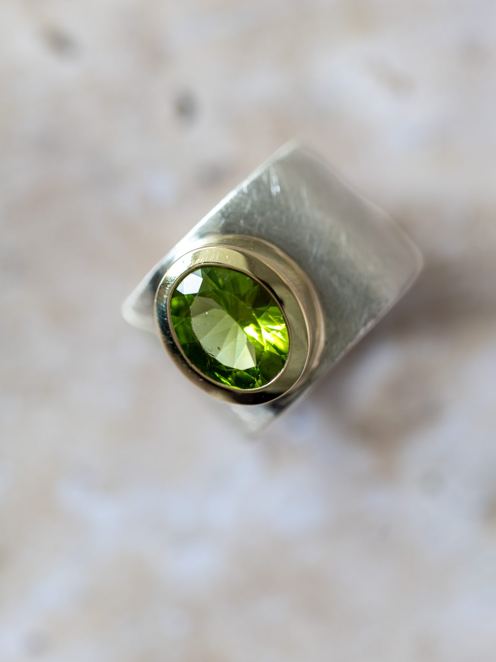 Ring zilver gouden zetting peridot